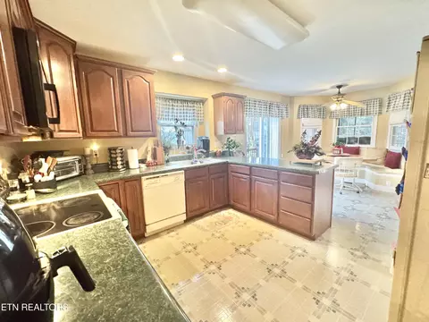 7805 Silverbridge Ct, Powell, TN 37849 photo 11