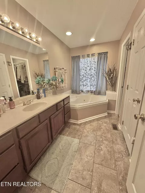 7805 Silverbridge Ct, Powell, TN 37849 photo 23