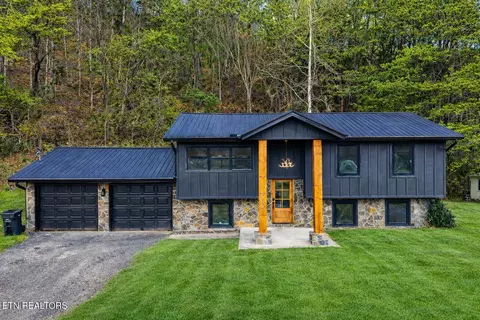 3139 Easy St, Pigeon Forge, TN 37862