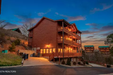 2517 Laurel Point Way, Sevierville, TN 37862