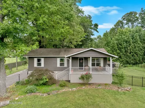 8202 Westland Dr, Knoxville, TN 37919