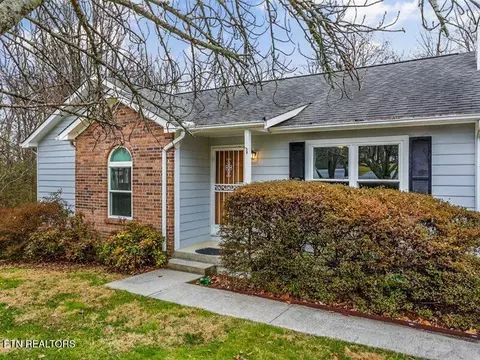 6120 Waterbury Ln, Knoxville, TN 37912