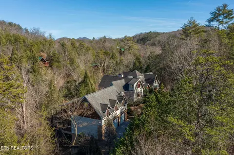 3385 Birds Creek Rd, Sevierville, TN 37876