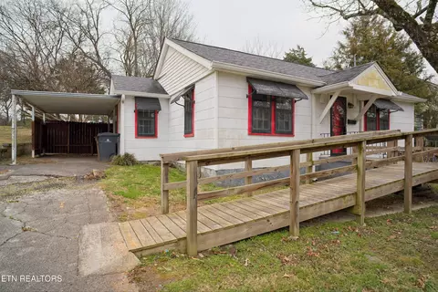 5924 Grove Dr, Knoxville, TN 37918