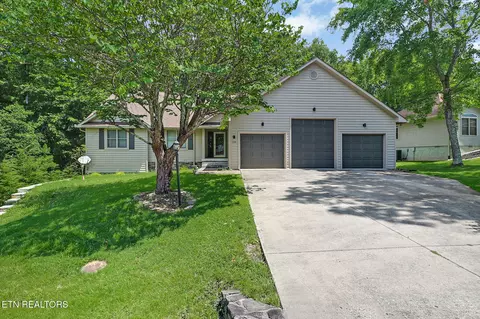 108 Kenwood Dr, Crossville, TN 38558