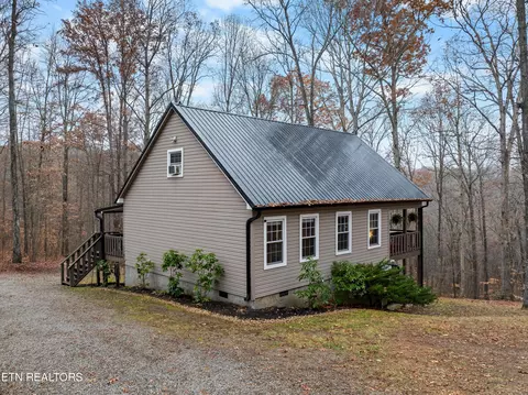 598 Hiwassee View Dr, Jacksboro, TN 37757