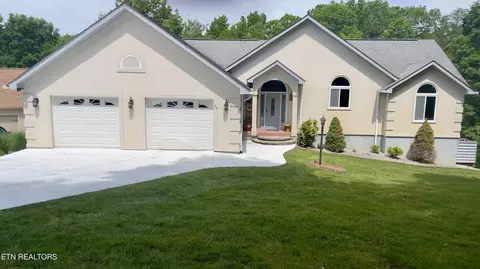 14 Needham Ter, Crossville, TN 38558