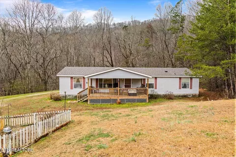 223 White Ln, Caryville, TN 37714