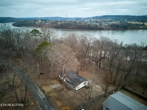 212 Shady Trail Dr, Kingston, TN 37763