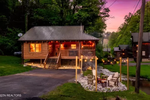 347 Caney Creek Rd, Pigeon Forge, TN 37863