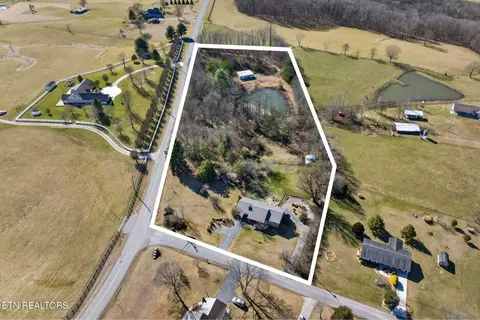25 Hillendale Acres Ln, Crossville, TN 38572