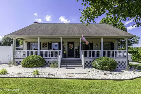 120 Magnolia Ln, Jacksboro, TN 37757