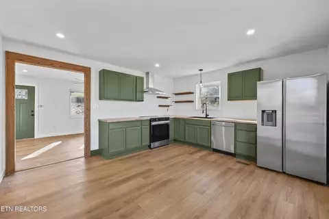 2737 Washington Pike, Knoxville, TN 37917