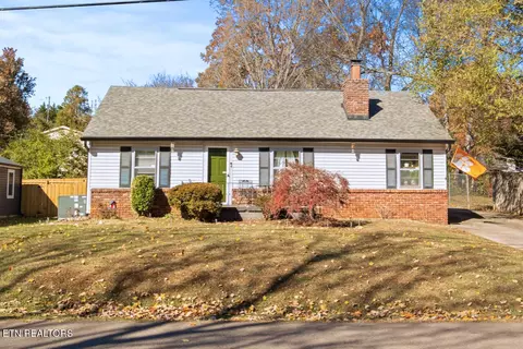 2207 Fenwood Dr, Knoxville, TN 37918