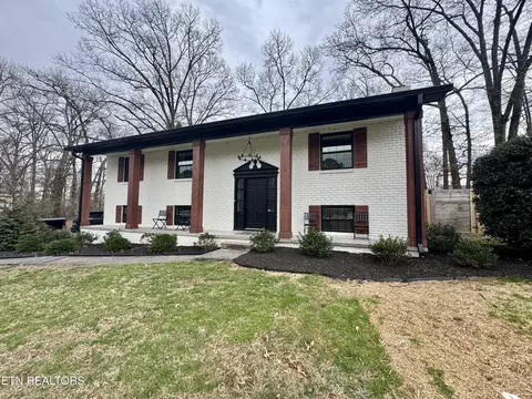 5717 Woodleaf Dr, Knoxville, TN 37912