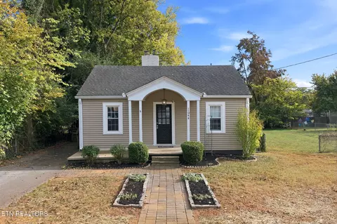 1044 W Parkway Ave, Knoxville, TN 37912