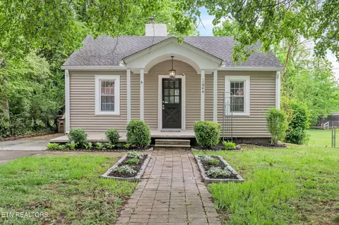1044 W Parkway Ave, Knoxville, TN 37912