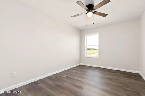 Bedroom - 14305 Old Kentucky Rd, Walling, TN 38587 photo 3 of 6
