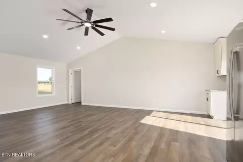 Living - 14305 Old Kentucky Rd, Walling, TN 38587 photo 5 of 5