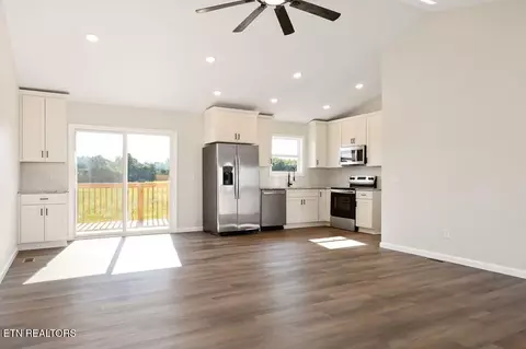 Living - 14305 Old Kentucky Rd, Walling, TN 38587 photo 2 of 5