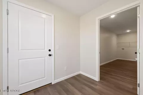 Entry Way - 14305 Old Kentucky Rd, Walling, TN 38587 photo 2 of 2