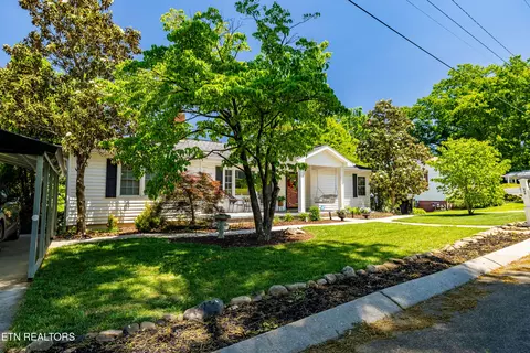 406 Chestnut St, Sweetwater, TN 37874