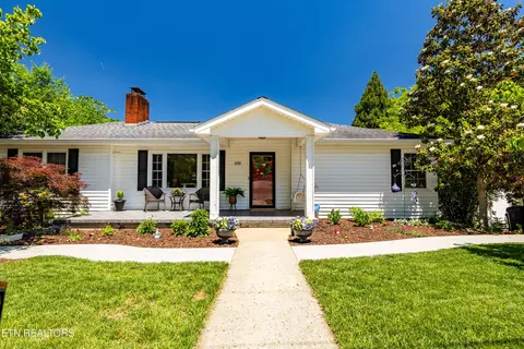 406 Chestnut St, Sweetwater, TN 37874