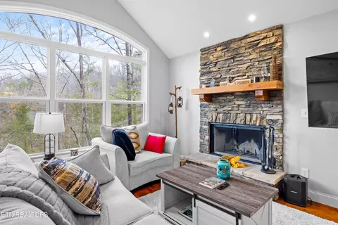 Living - 194 Cold Springs Trce, Townsend, TN 37882 photo 1 of 3