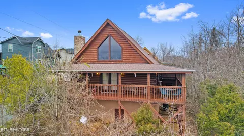 2048 Eagle Feather Dr, Sevierville, TN 37876