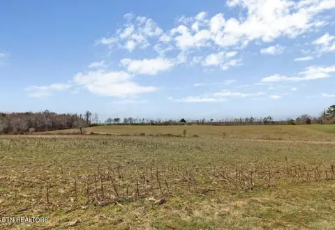2 John Henry Smith Rd, Jamestown, TN 38556