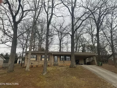 1808 E Alpine Dr, Maryville, TN 37804