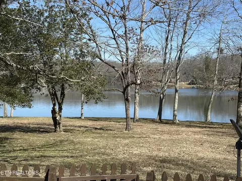 131 Pine Tree Cir, Crossville, TN 38571