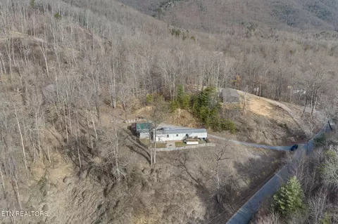 425 Bazel Rd, Harriman, TN 37748