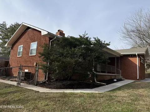 118 E Newkirk Ln, Oak Ridge, TN 37830