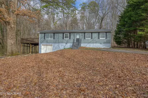 2205 Ridgecrest Dr, Knoxville, TN 37918