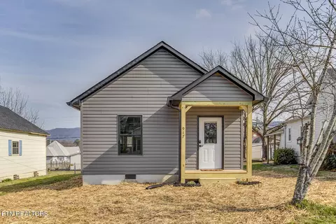 917 Washington Ave, Etowah, TN 37331