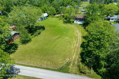 214 S 5th Ave, Baxter, TN 38544