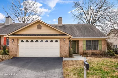 921 Portsmouth Cir, Maryville, TN 37803