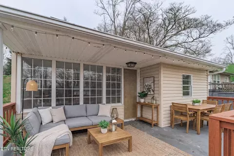153 Johnson Rd, Oak Ridge, TN 37830
