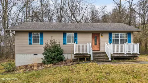 156 Hollifield Dr, Jacksboro, TN 37757