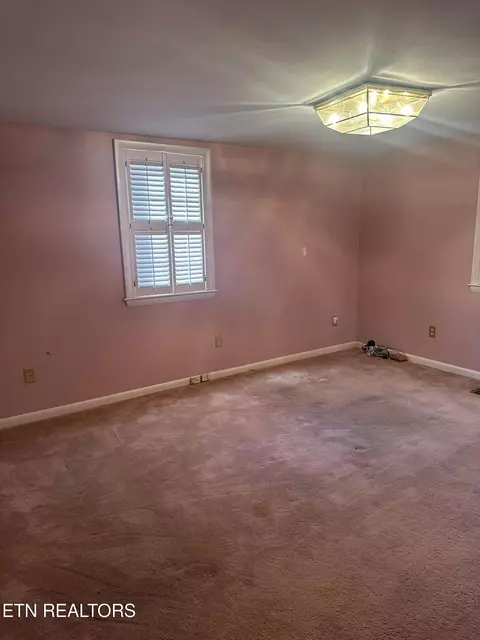 Bedroom - 2794 Us Hwy 25 E, Middlesboro, KY 40965 photo 5 of 6