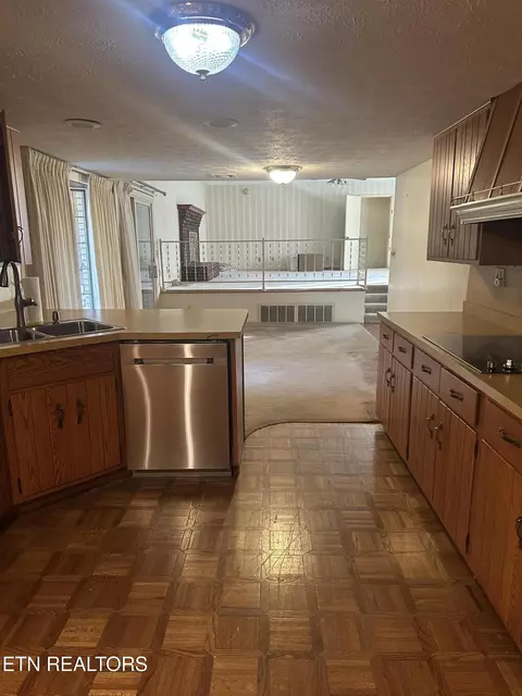Kitchen - 2794 Us Hwy 25 E, Middlesboro, KY 40965 photo 2 of 5