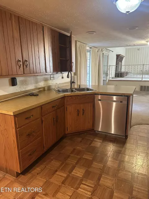 Kitchen - 2794 Us Hwy 25 E, Middlesboro, KY 40965 photo 3 of 5