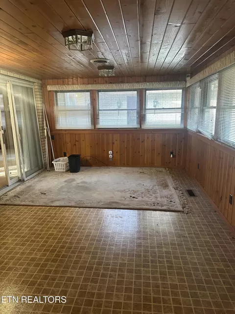 Exterior - 2794 Us Hwy 25 E, Middlesboro, KY 40965 photo 8 of 12