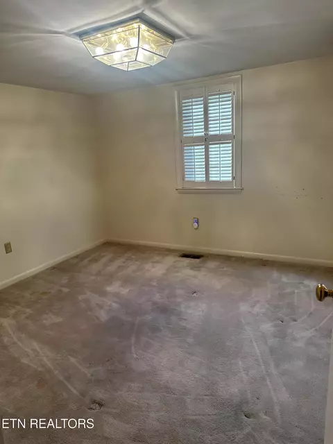 Bedroom - 2794 Us Hwy 25 E, Middlesboro, KY 40965 photo 6 of 6