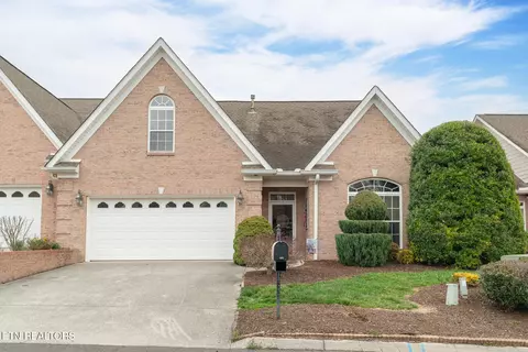 1128 Creekside Village Way, Seymour, TN 37865
