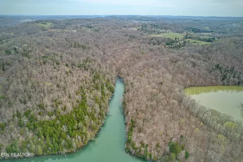 9 64 Ac Saga Ln, Knoxville, TN 37931