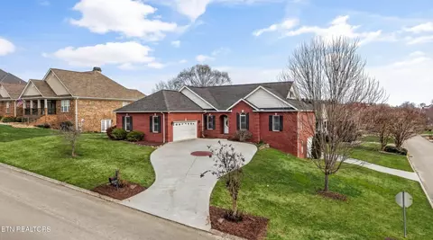 1706 Inverness Dr, Maryville, TN 37801