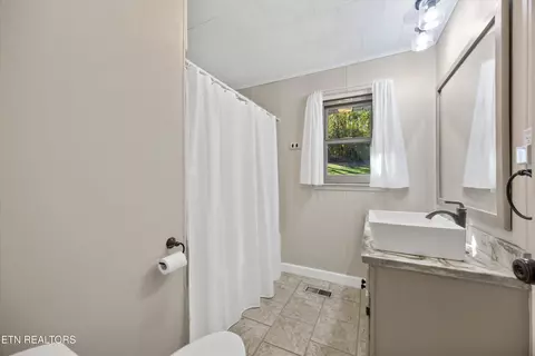 Bath - 8237 Collier Rd, Powell, TN 37849 photo 1 of 1