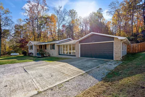 Exterior - 8237 Collier Rd, Powell, TN 37849 photo 2 of 8